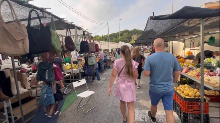 Descubre los mejores mercadillos de ropa en Las Salinas